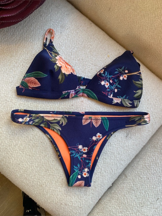 triangl swimwear Other - NWOT Triangl Scuba Fabric Floral Bikini 👙